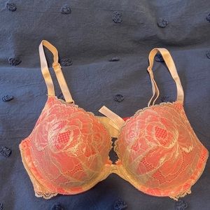 Victoria’s Secret plunge push-up bra. 36C